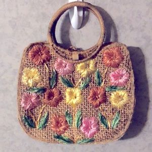 HP 10/22/23 Vintage 50’s 60’s Hand Woven Straw Purse w/ Floral Design